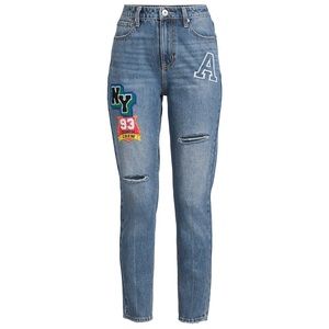 No Boundaries High Rise Jeans, Size 3 Mom Jean offers a straight leg shape.